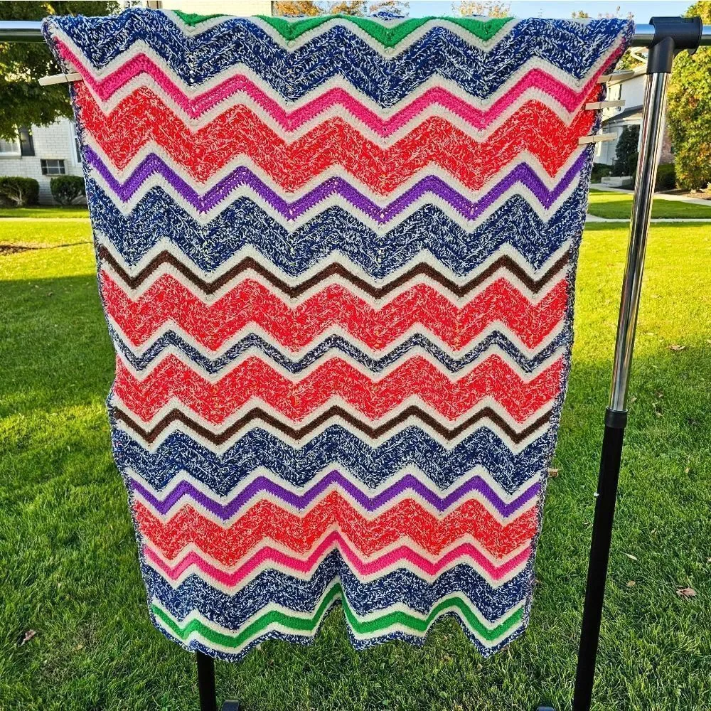 VTG Zig Zag Chevron Handmade Multicolored Wool Afghan Sofa Throw.